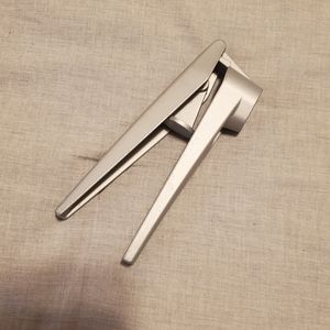 (10/$15) Garlic press